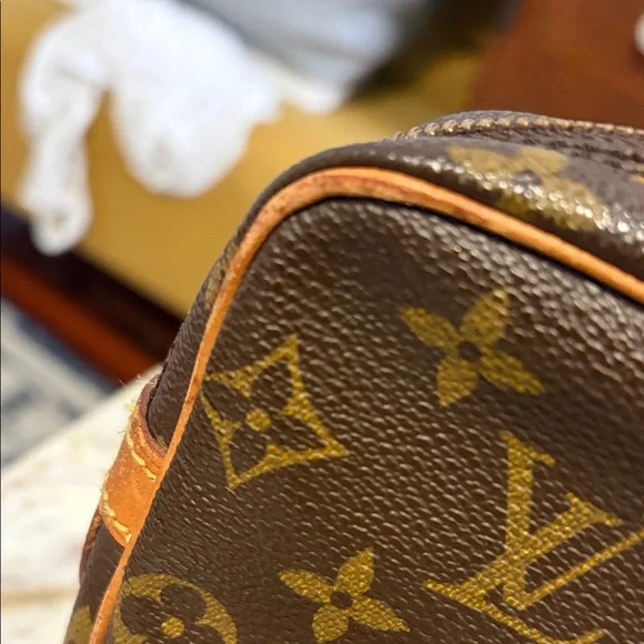 Vintage Louis Vuitton Monogram Marly Dragonne clutch. - Picture 12 of 17